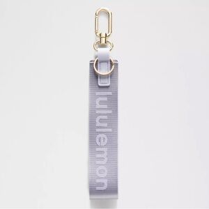 NWT NEVER LOST KEYCHAIN Serene Blue/Dusty Lilac SRNB/DULI Lululemon light purple